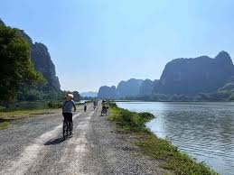 Ninh Binh Bike Tour: Hoa Lu, Tam Coc, Kenh Ga 2 Days
